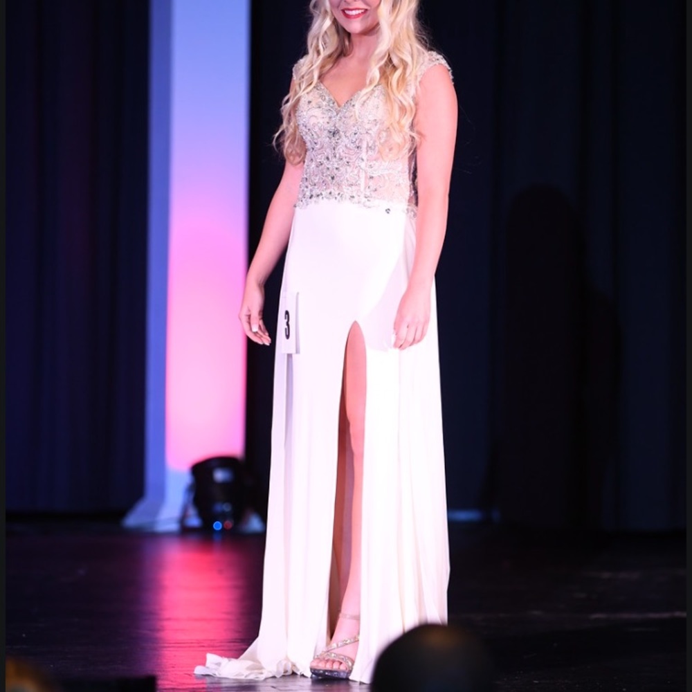 Pageant/prom dress. great condition. MoriLee 5/6.